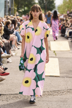 Modèles de la collection Marimekko printemps été 2026 présentés le 7 aout à la semaine de la mode de Copenhague. Photo Marimekko