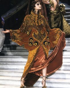 Chaque pièce met en scène un univers onirique et historique. Photo d’archives AFP
