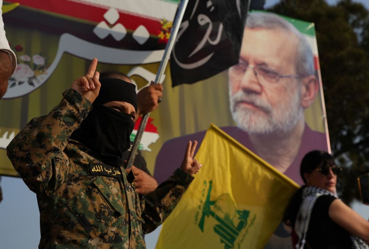 Kassem a reçu Larijani, et l'a remercié pour « le soutien iranien au Liban et à la résistance »