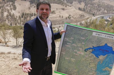 La France « appelle Israël à abandonner (son) projet » de colonie en Cisjordanie