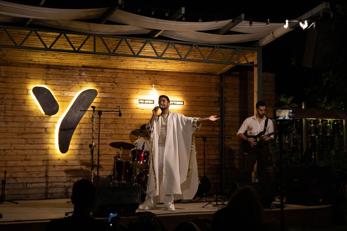 Des bonbons, Feyrouz et une dabké : le premier gig libanais de Vincent J