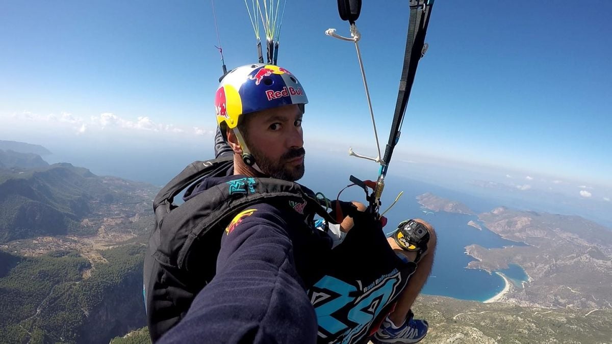 Omar Sinjer, acrobatic paraglider, 'died doing what he loved most'