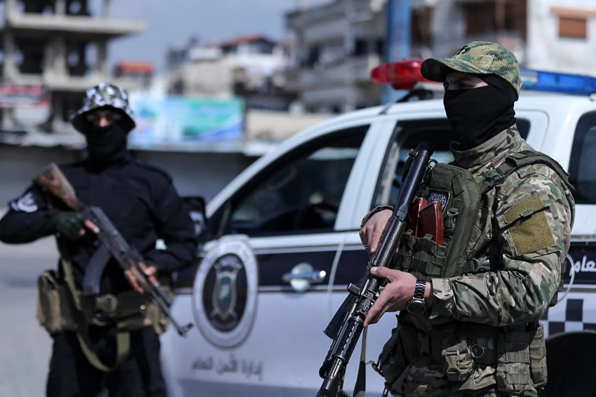 Video shows Syrian military convoy heading toward Lebanese border amid increased border activity