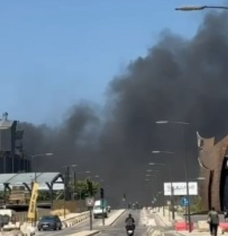 Un incendie dans un bâtiment abandonné près du port de Beyrouth maîtrisé par la Défense civile