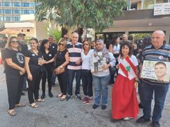 Le sit-in de solidarité devant le Palais de justice de Beyrouth, le 19 août 2025. Photo Claude Assaf