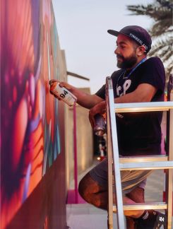 Après des années consacrées au muralisme, Spaz Uno se tourne vers la peinture et le dessin sur toile et sur papier. Photo tirée du compte Instagram de l’artiste
