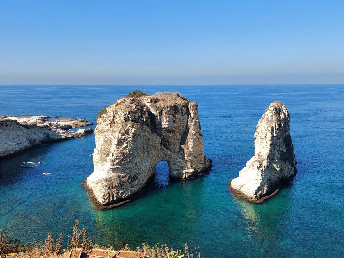 « Provocation », « menace contre l'unité de Beyrouth » : levée de boucliers contre l'illumination annoncée de la Grotte aux pigeons en l'honneur de Nasrallah