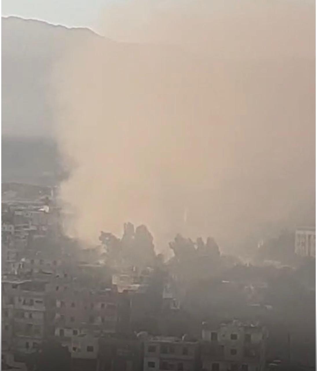 Un épais nuage de fumée et des odeurs nauséabondes à Tripoli, provoqués par l’incinération de déchets ménagers