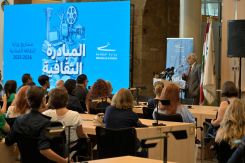 Un parterre de journalistes, d’artistes et de promoteurs culturels écoutant le programme du ministre de la Culture. Photo Nabil Ismaïl