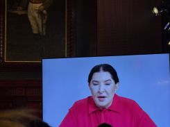 Marina Abramović, the "grandmother of performance art," paying tribute to Pierre Audi. (Credit: Sylviane Zehil/L'Orient Today.)