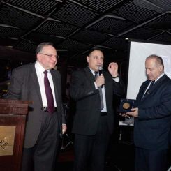 Remise de la distinction à Saïd Bitar pour son apport exceptionnel. Photo DR