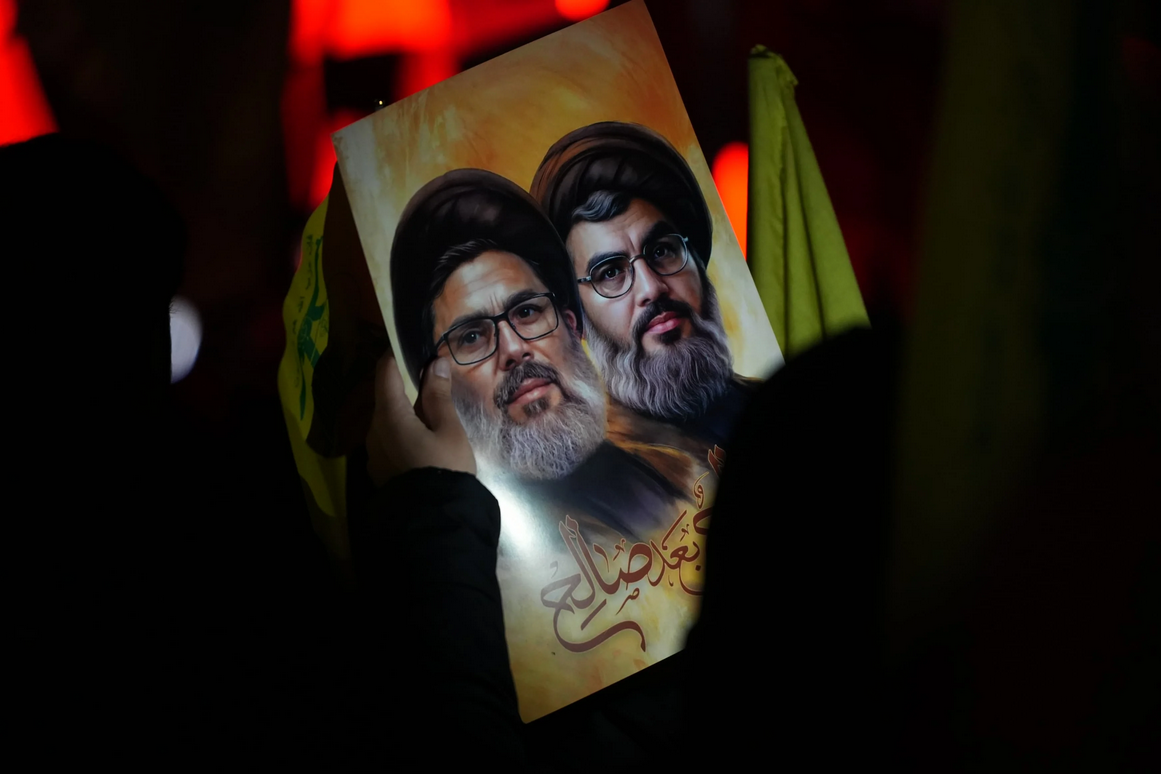 Al-Manar affirme que la Grotte aux pigeons sera illuminée à l'effigie de Nasrallah, malgré l'interdiction