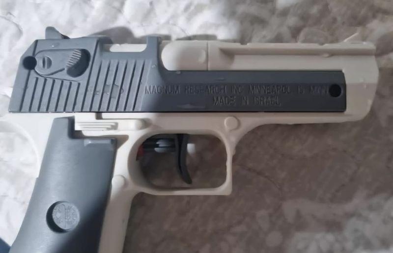 Lebanese Army raids toy store accused of selling water guns made in ...