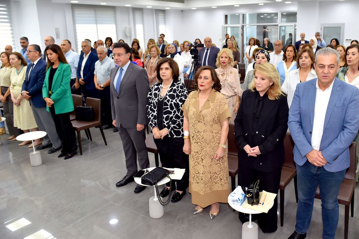 La vice-présidente de la Fondation al-Walid ben Talal lance un projet d’énergie solaire à l’association al-Moasat à Saïda