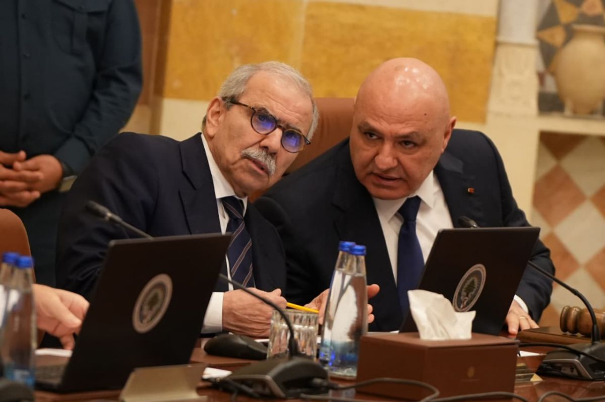 Le gouvernement examine le bilan de l’armée sur le désarmement et suspend une association proche du Hezbollah