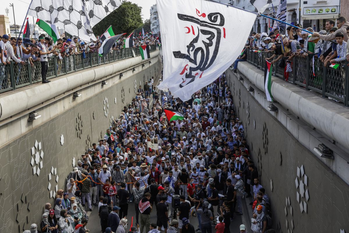 Tens of thousands march against the 'massacres' of Palestinians in Gaza