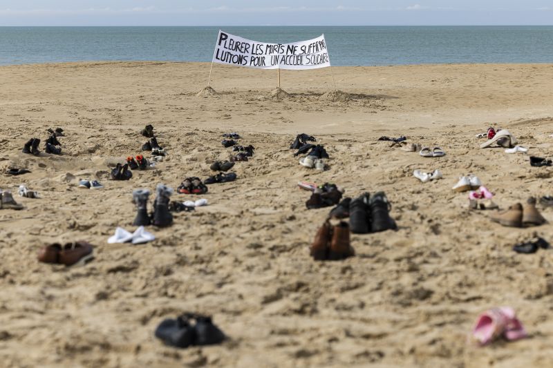 Environ 400 migrants secourus près des côtes françaises durant le week ...