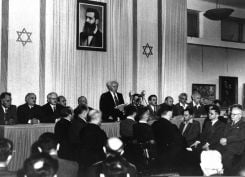 David Ben Gourion proclame l’indépendance d’Israël à Tel-Aviv, le 14 mai 1948. Photo AFP