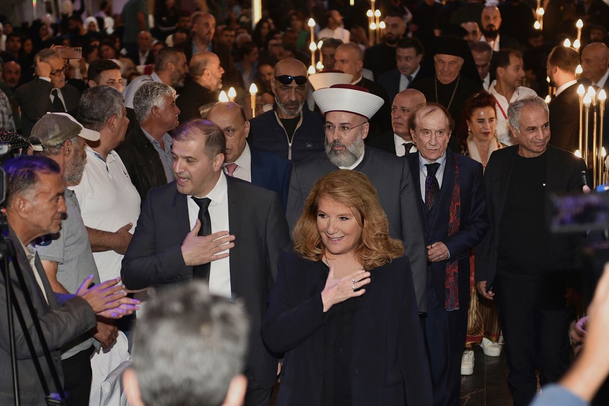 L’Association libanaise d’études et de formation honore la vice-présidente de la Fondation al-Walid ben Talal à Baalbeck