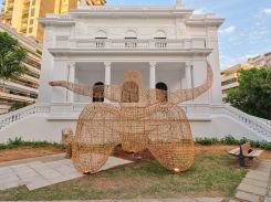 La "Womb of a City" de l'Atelier L'Inconnu, postée devant la facade de la Villa Audi accueille, cette année, les visiteurs de la We Design Beirut. Photo Dia Mrad