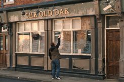 Une image tirée de « The Old Oak » (2023), probablement le dernier film du réalisateur vétéran Ken Loach. Photo fournie par Metropolis