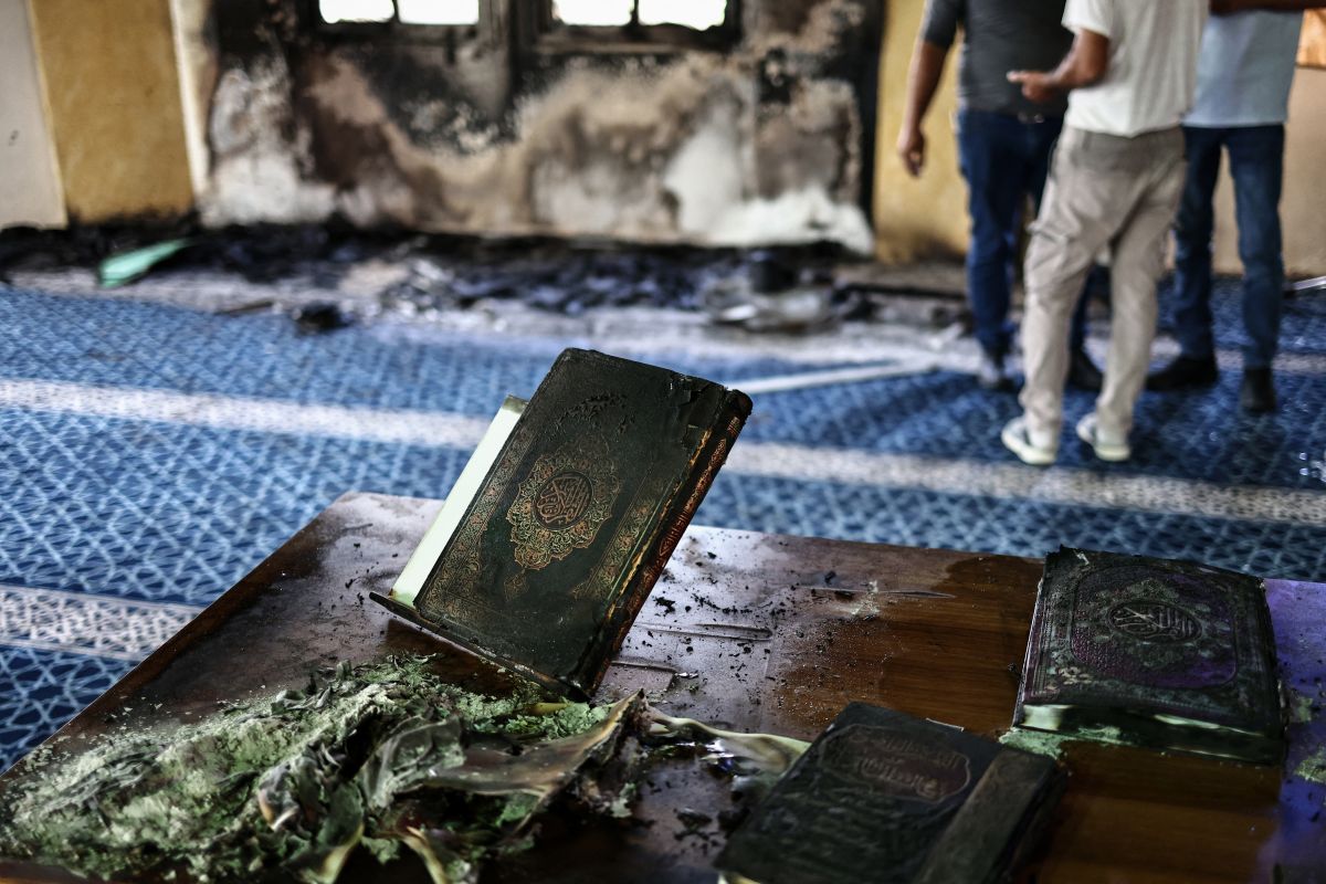 Condamnations internationales après l'incendie d'une mosquée par des colons israéliens en Cisjordanie
