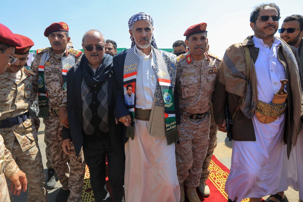 Les houthis annoncent une suspension de leurs attaques contre Israël en mer Rouge
