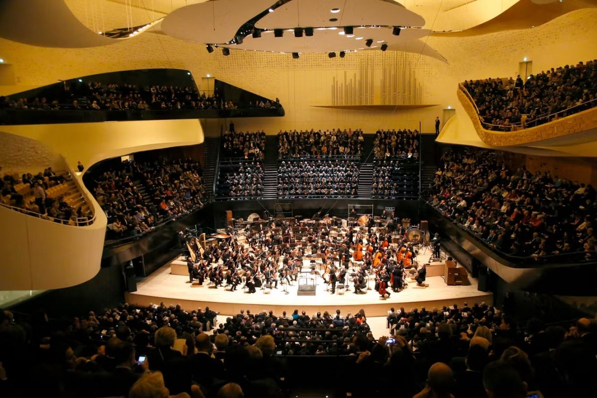 France arrests four over protest at Israeli orchestra concert