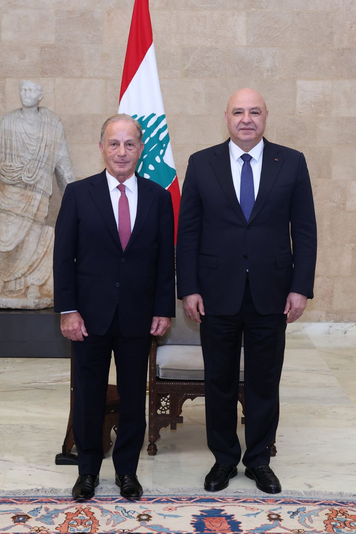 Le nouvel ambassadeur américain Michel Issa remet ses lettres de créances à Aoun