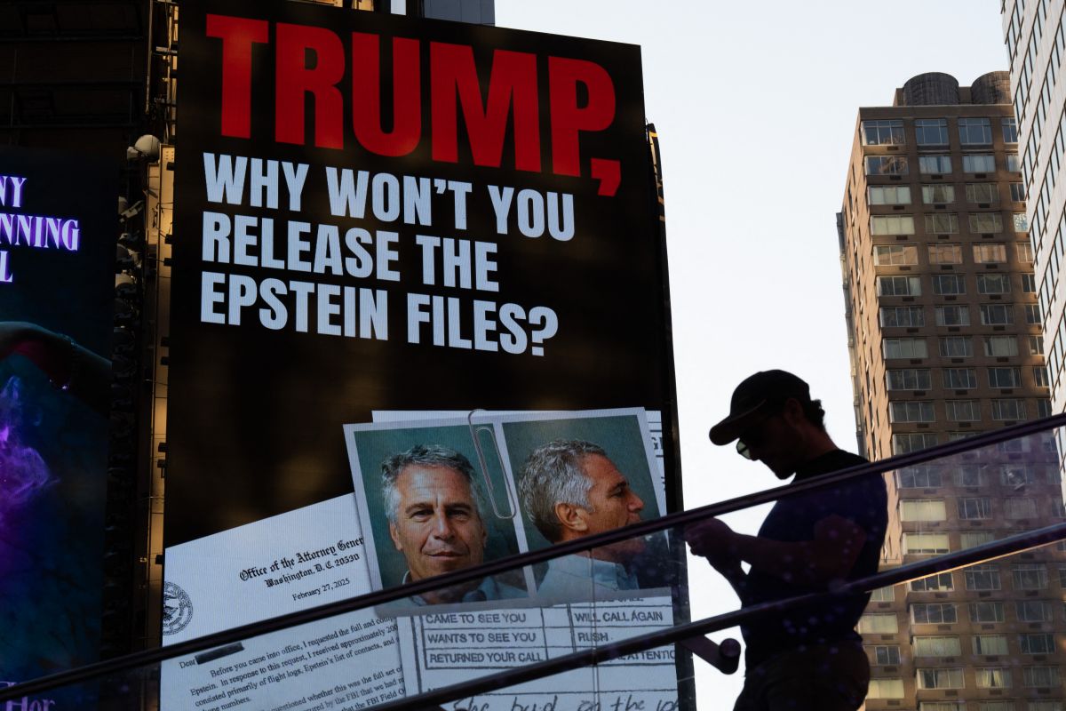Trump reverses stance on files, urges Republicans to vote for releasing them