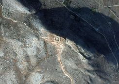 Photo satellite datée du 18 novembre 2025 montrant la position occupée par l'armée israélienne près de Aïtaroun, en territoire libanais, Photo by Planet Labs PBC / AFP