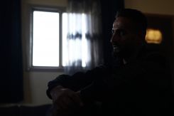 Chaker el-Habouss dans son salon à Ghabagheb, dans la province de Deraa, le 18 novembre. Photo Mohammad Yassine/L’Orient-Le Jour