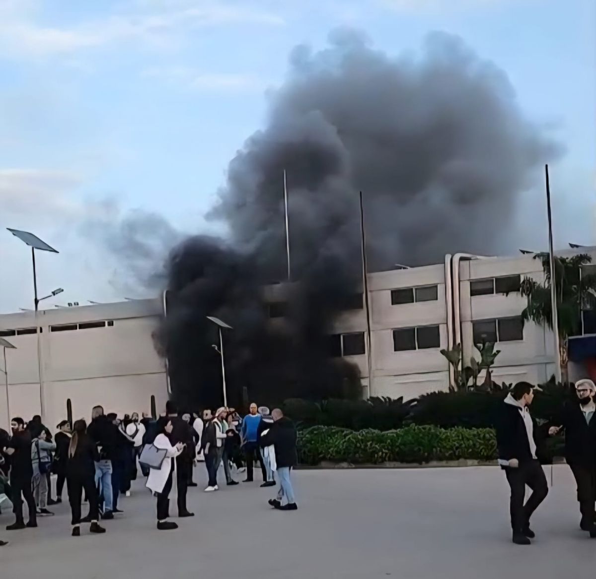 Trois morts dans l’incendie de l’usine Hawa Chicken à Anfeh