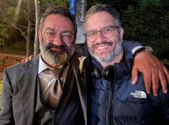 Georges Khabbaz avec Alain Farah, l'auteur du roman à l'origine du film éponyme "Mille Secrets mille dangers". Photo tirée du compte facebook de Georges Khabbaz