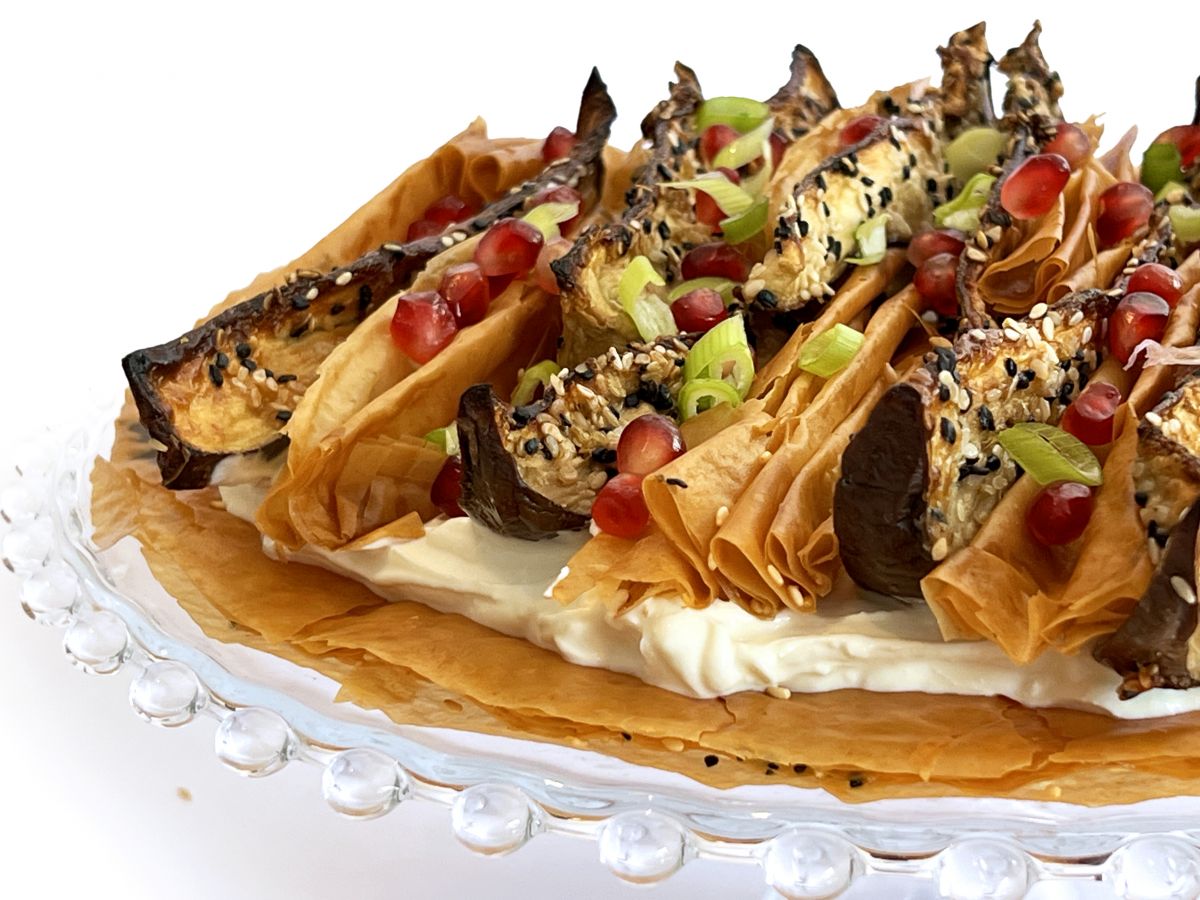 La tarte craquante au labné et aux aubergines marinées au tahini de Karine Zablit