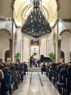 Le duo Ivanov en pleine symbiose musicale à l'église Saint-Maron, lors de leur concert pour Beirut Chants. Photo Beirut Chants