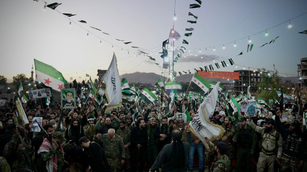 « C’est comme un rêve » : les Syriens célèbrent l’anniversaire de la chute du régime Assad