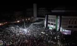 Les célébrations de la chute du régime de Bachar el-Assad à Douma, capitale de la Ghouta orientale, à l'est de Damas, le 7 décembre 2025. Photo Téa Ziadé/L'Orient-Le Jour