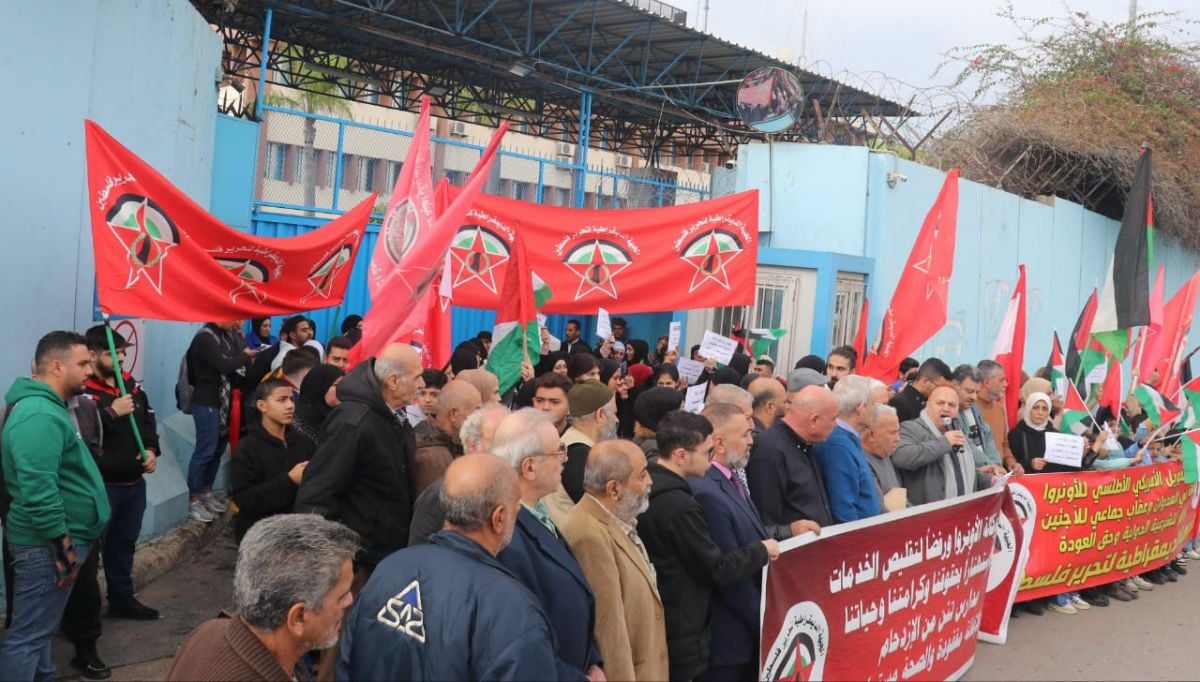 DFLP sit-in in front of UNRWA headquarters in Beirut against budget cuts