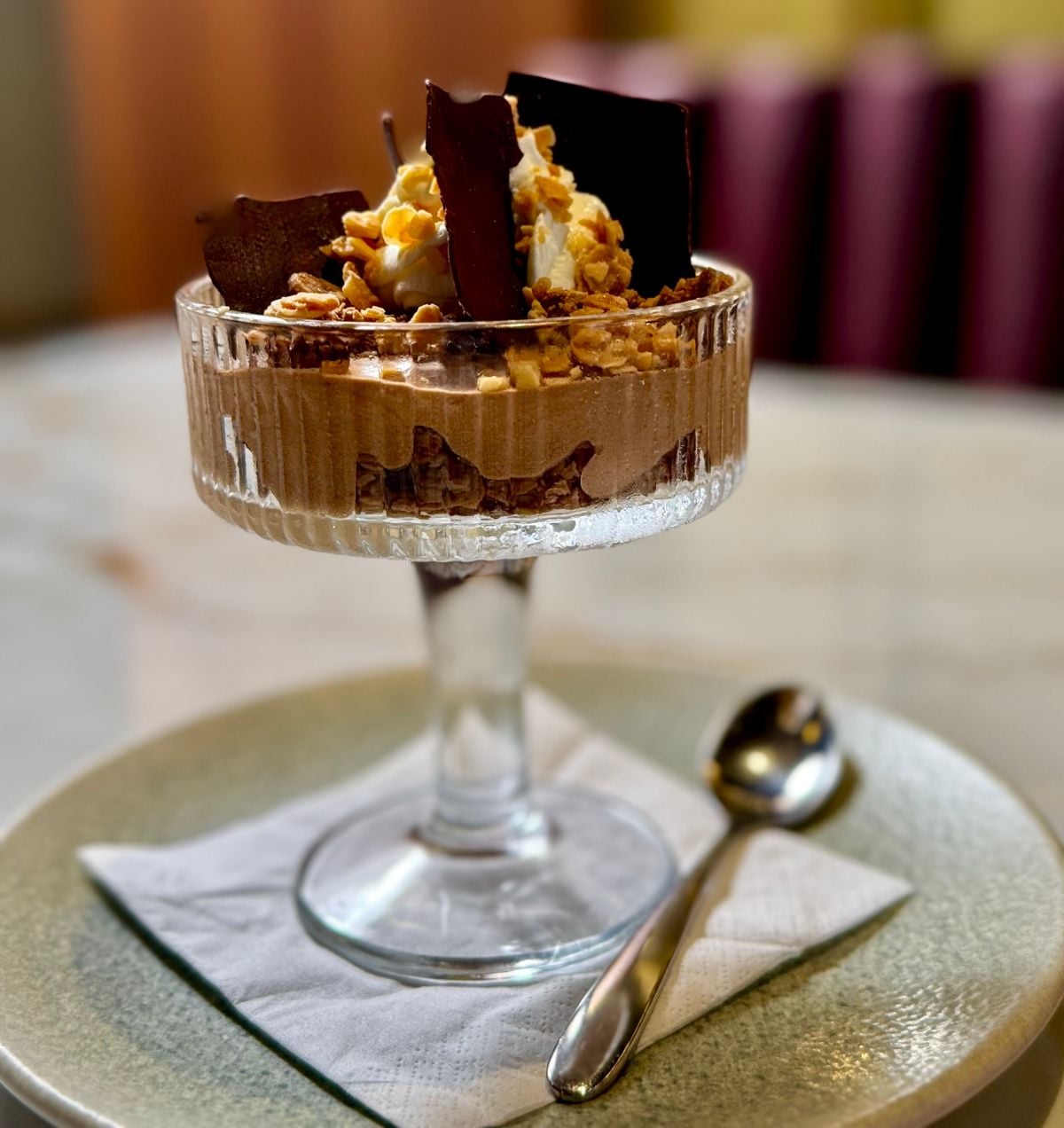 La mousse au chocolat, croustillant praliné et chantilly de Charles Azar