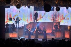 Des voix féminines sur la scène du MusicHall, lors du gala annuel de la Fondation Takreem. Photo Nabil Ismaïl