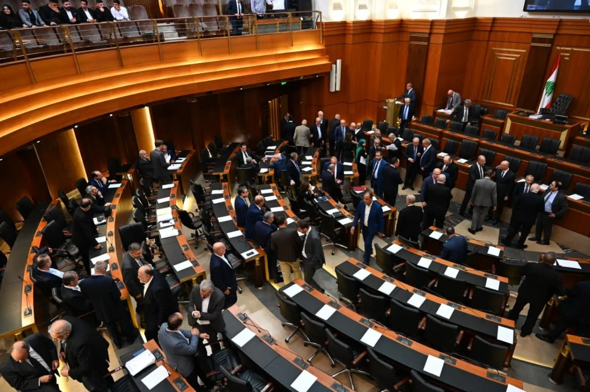 Despite tensions and boycott, Parliament convenes first session since September