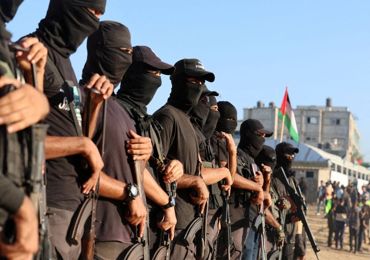 Hamas says weapons are 'legitimate right', open to proposals that preserve it