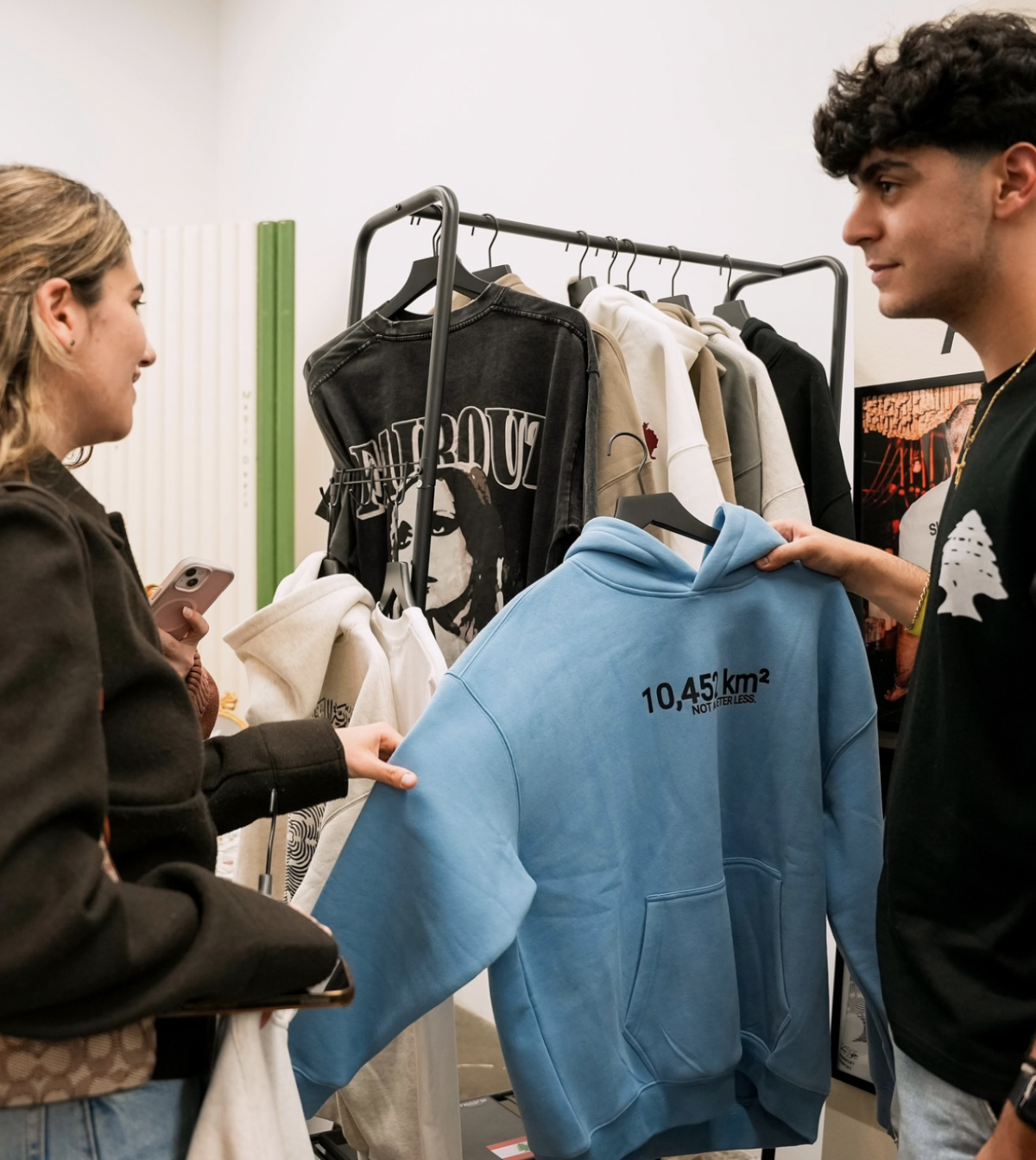 Entre humour et fierté libanaise, des sweats qui soignent de l’exil