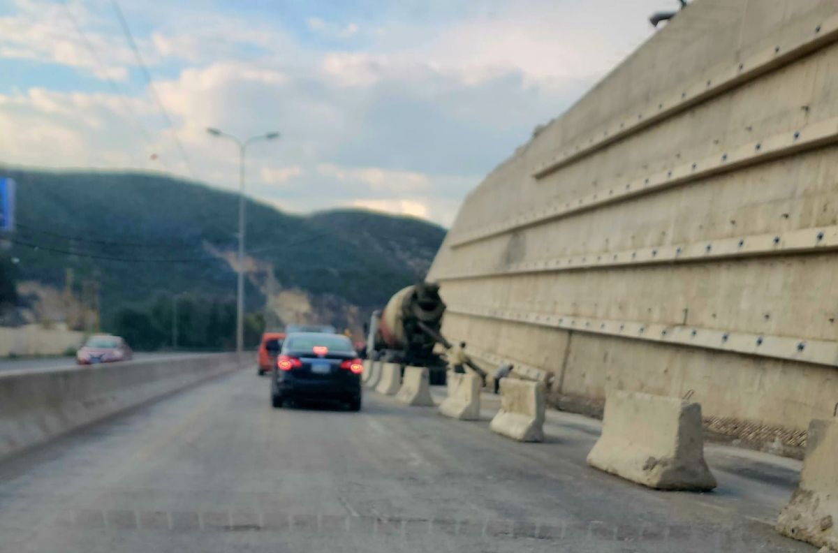 Réouverture de la voie ouest de l’autoroute de Chekka, sur la route du Liban-Nord