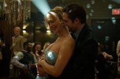 Jennifer Lawrence et Robert Pattinson dans une scène du film "Die My Love". © MUBI / Kimberley French