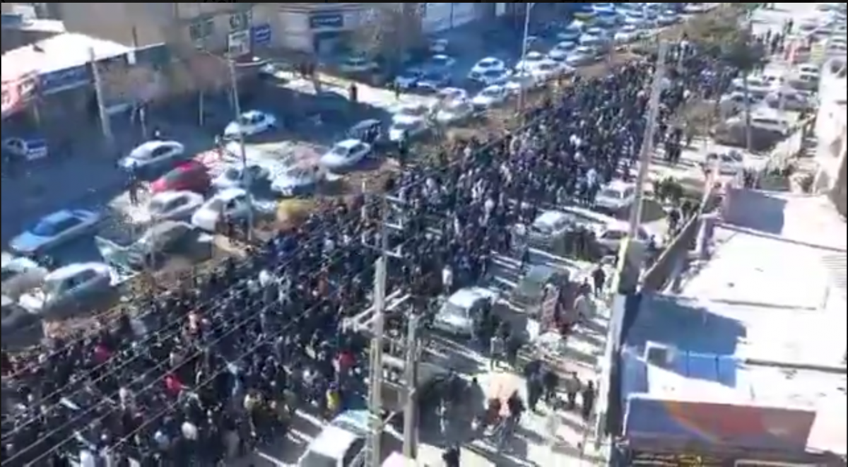 En Iran, les manifestants demandent « avant tout du changement »