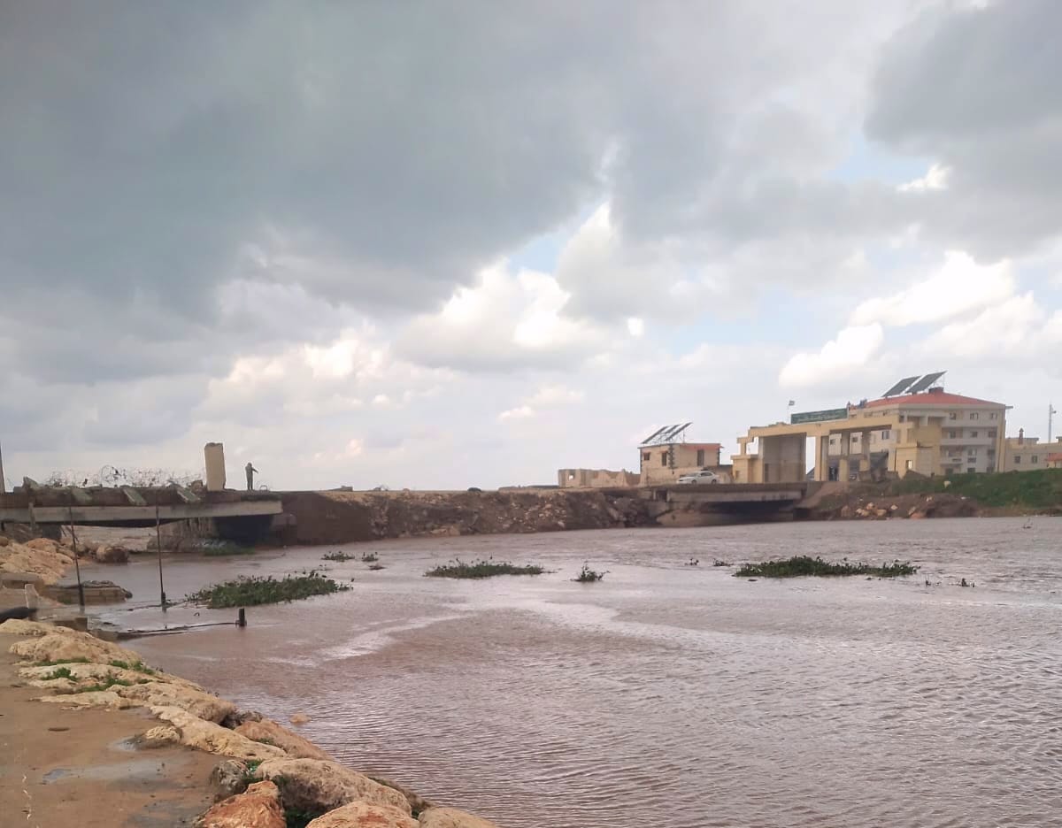 Effondrement partiel du pont frontalier de Arida entre le Liban et la Syrie