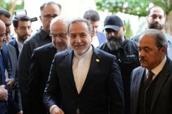 Le ministre iranien des Affaires étrangères, Abbas Araghchi, à son arrivée à Aïn el-Tiné, à Beyrouth, le 9 janvier 2026. Photo Mohammad Yassine/L'Orient-Le Jour