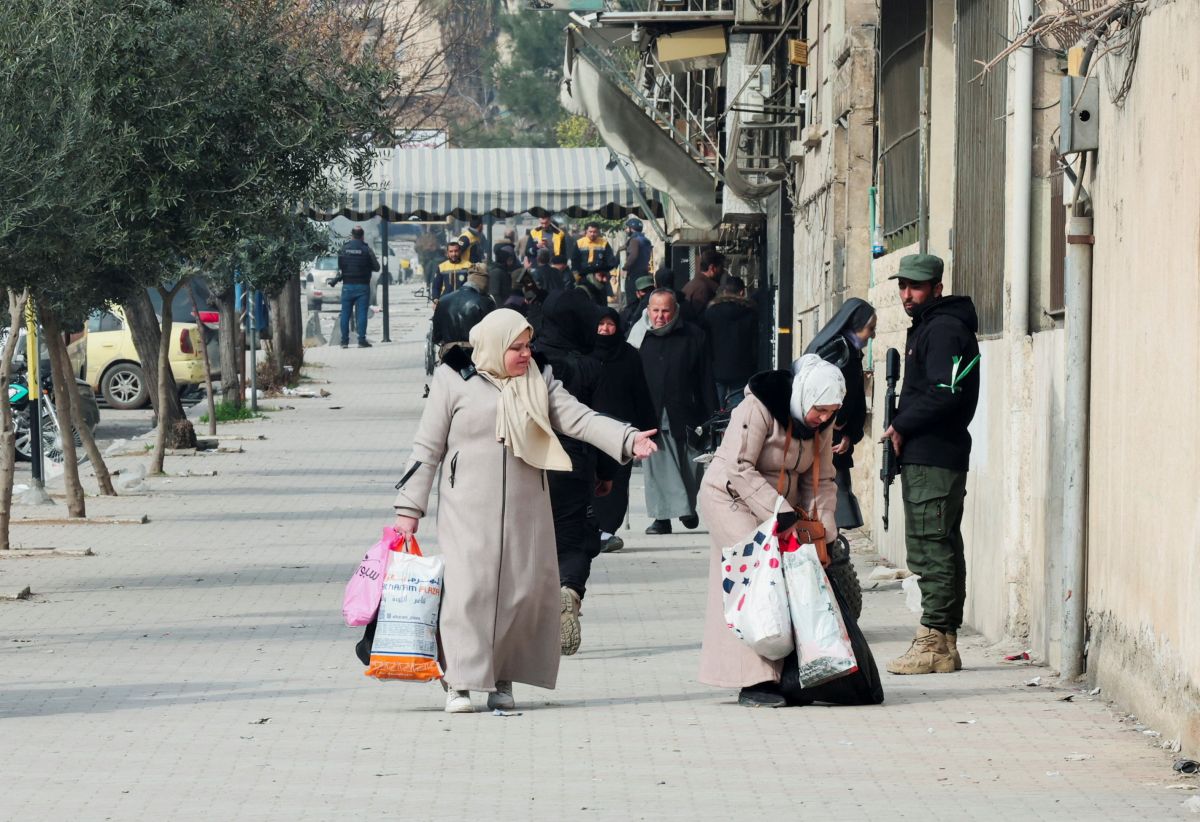 Civilians urged to leave Aleppo's Kurdish areas, army announces evacuation notice ahead of strikes
